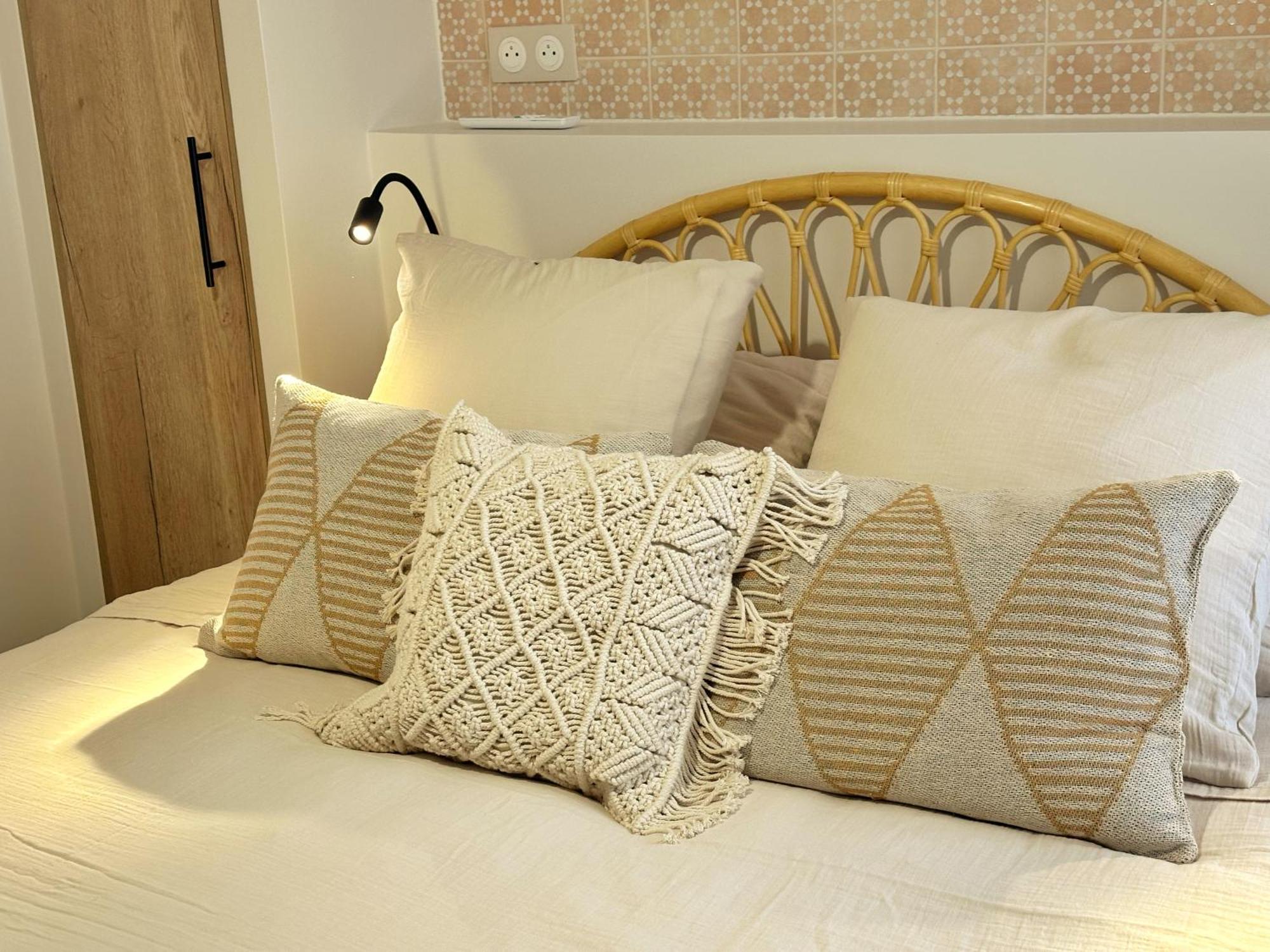 La Maison Cavet 5 Appartements De Standing Au Coeur Du Village Sanary-sur-Mer Esterno foto